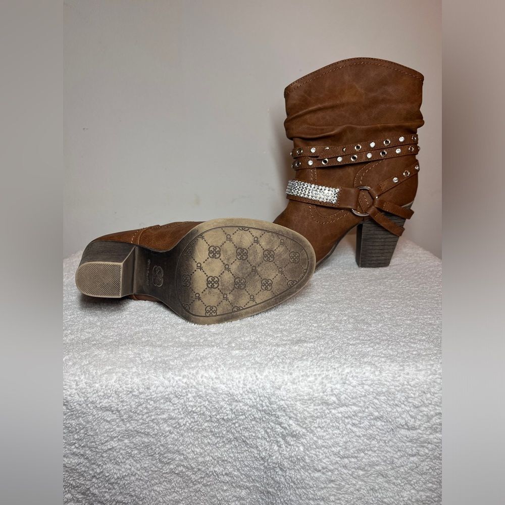Daisy Fuentes, Sz 5.5 Brown Boots, Booties Western style Rhinestone accents. - Picture 6 of 9